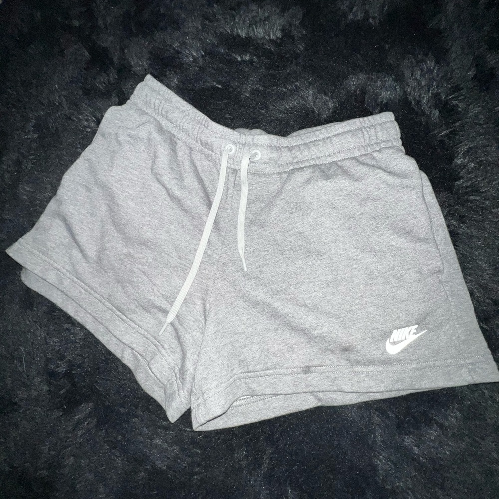 grey nike shorts